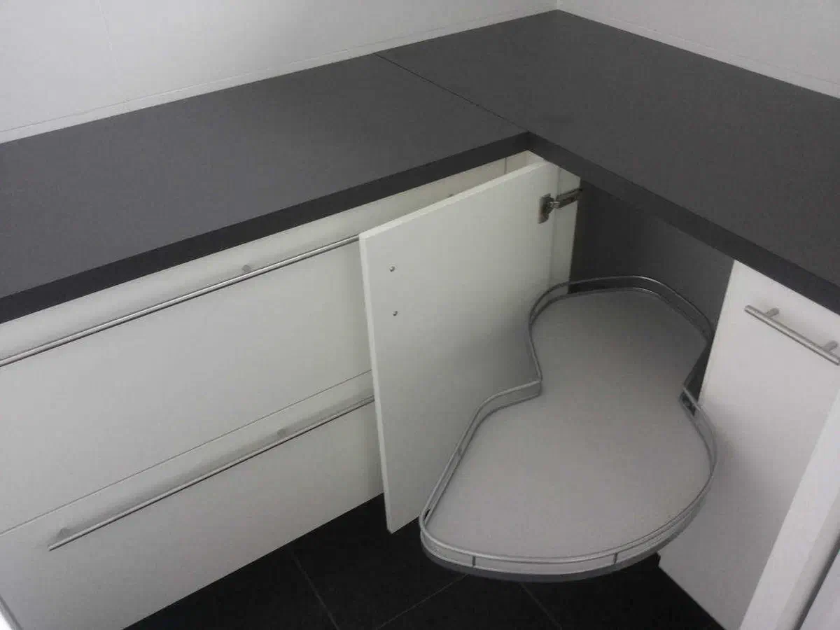 Eckauszug im Unterschrank