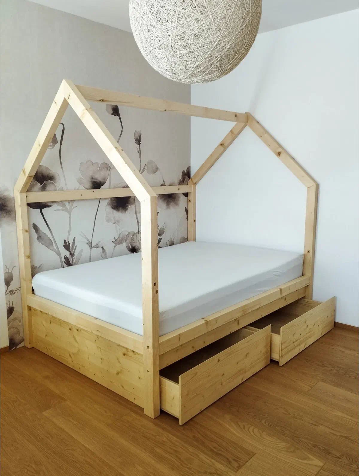 Kinderbett in Hausform