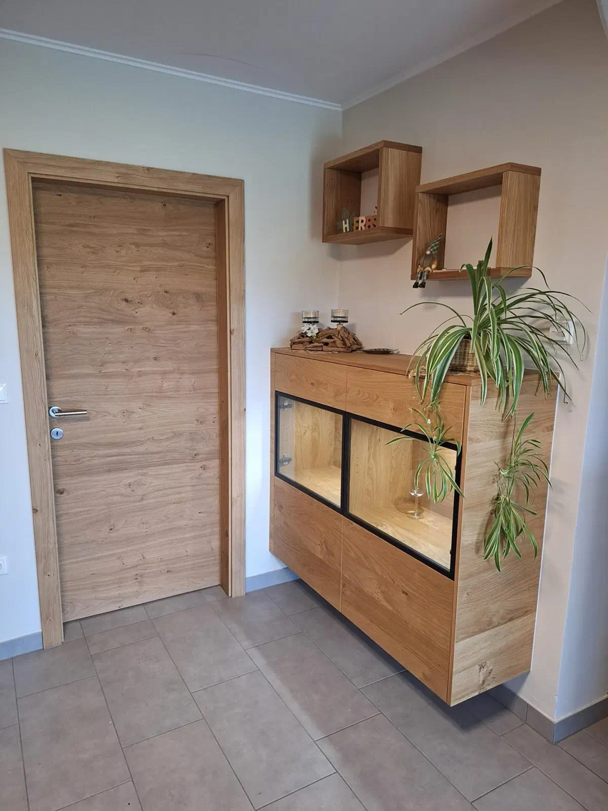 Holztür mit Verkleidung