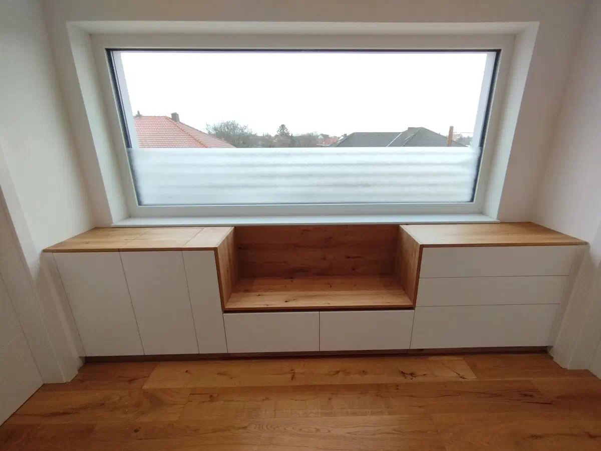 Sitzfenster unter der Dachschräge