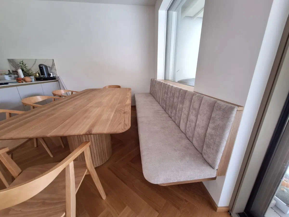 Esstisch mit Sitzbank