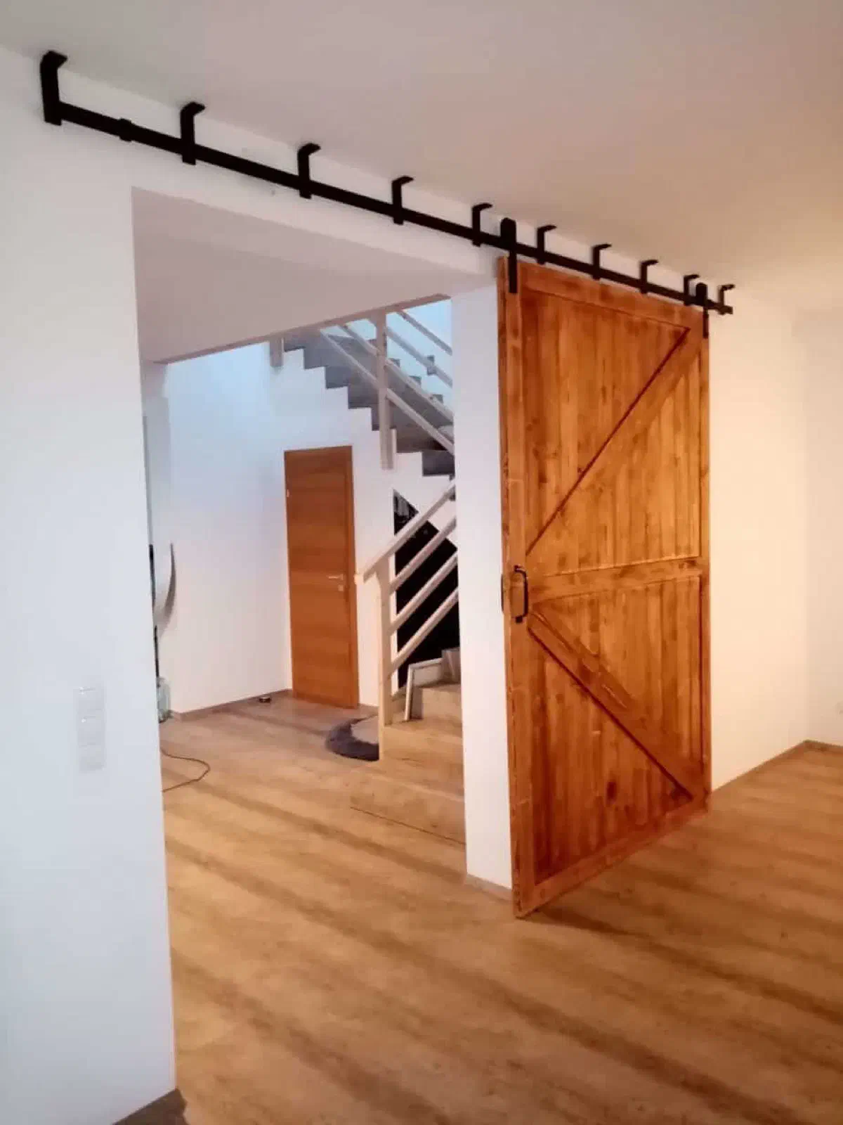 Schiebetür in Scheunentor-Optik